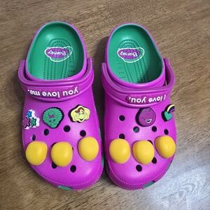 CROCS Barney With Charms Adult Size W7/M5 NWOT